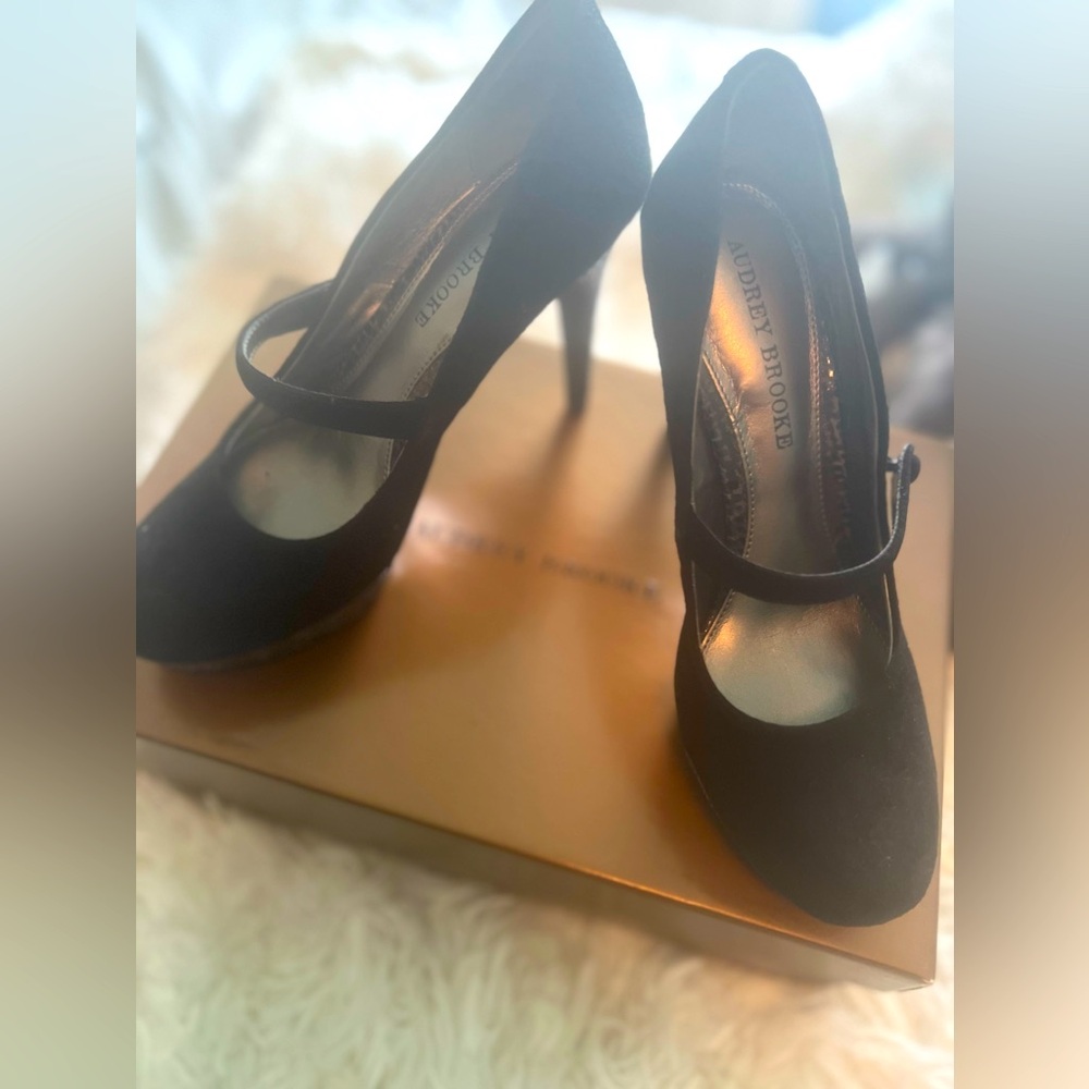 Black Faux Suede Heels Audrey Brooke AB Jancis Size 6.5